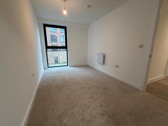 Flat for rent in South Lane, West Yorkshire