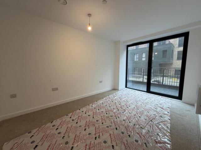 Flat for rent in South Lane, West Yorkshire