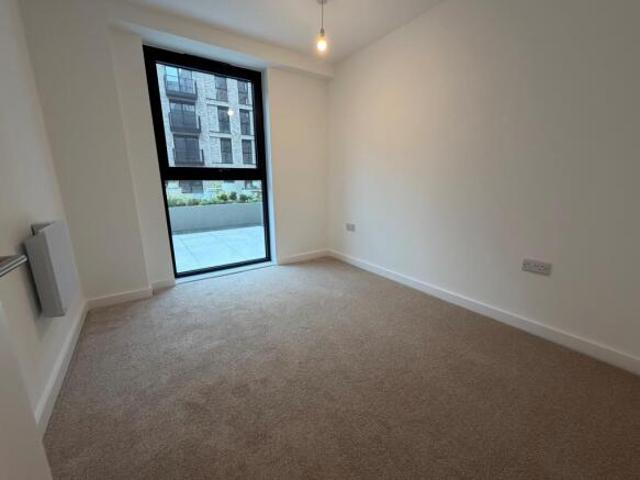 Flat for rent in South Lane, West Yorkshire