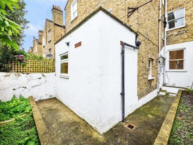 Flat for rent in Cat Hill