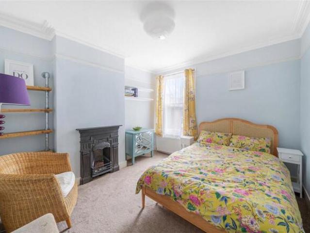 Flat for rent in Cat Hill, England
