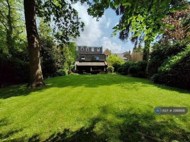 Flat for rent in Cat Hill