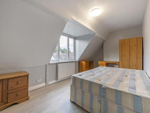 Flat for rent in Kingston Vale, Greater London
