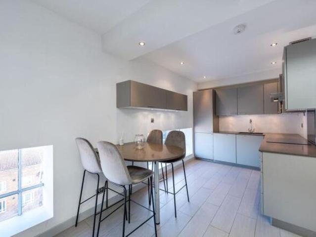 Flat for rent in Aldgate, Lyons