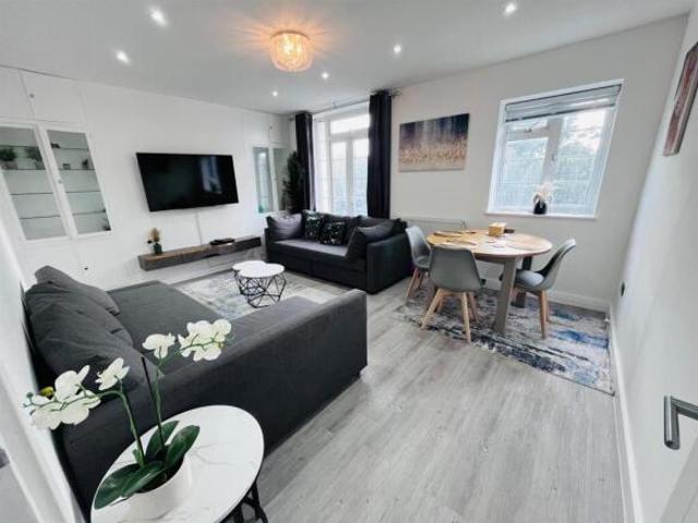 Flat for rent in Cat Hill