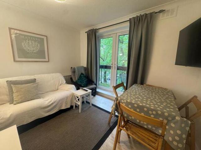 Flat for rent in Cat Hill