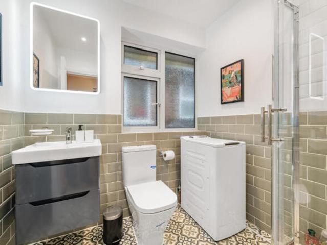 Flat for rent in Cat Hill, England
