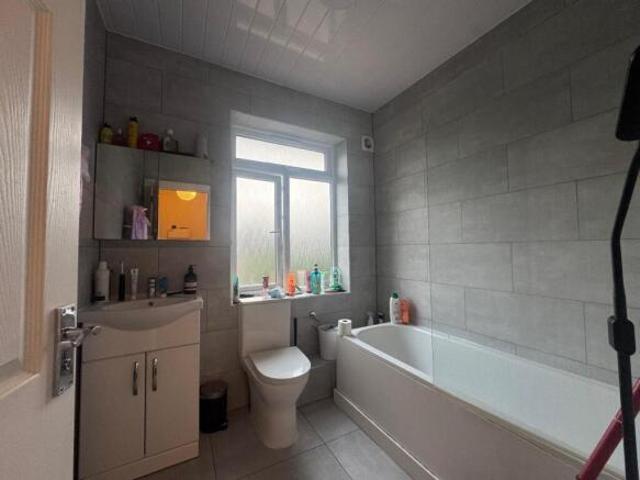 Flat for rent in Acton, Greater London