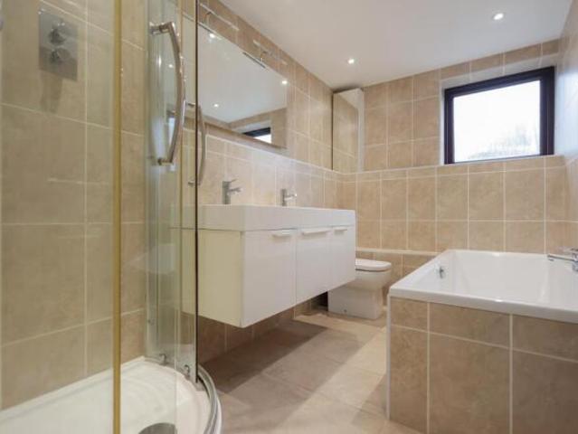 Flat for rent in Branksome Chine, Canford Cliffs