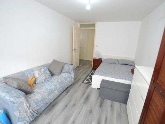 Flat for rent in Cat Hill