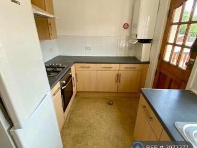 Flat for rent in Whitchurch, Wales