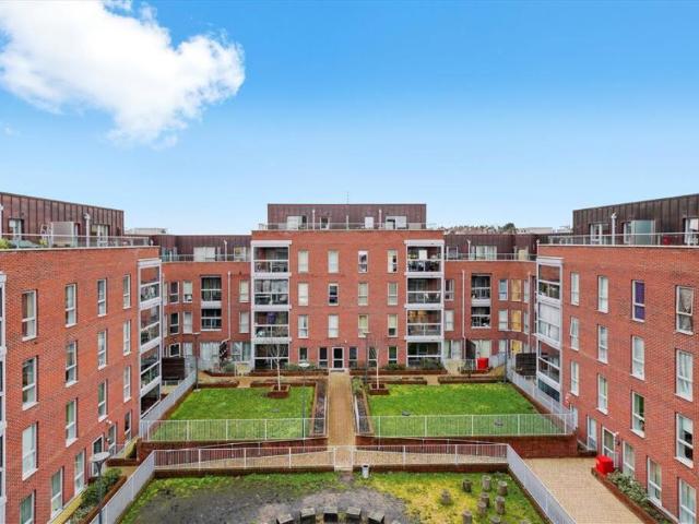 Flat for rent in Cricklewood, Brent