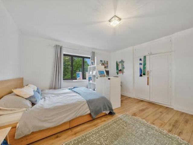 Flat for rent in Brondesbury, Greater London