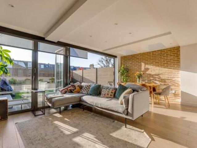 Flat for rent in Wix, Dale Hill
