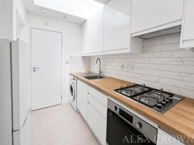 Flat for rent in Acton, Greater London