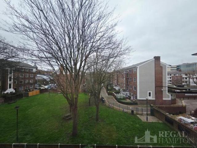 Flat for rent in Cat Hill
