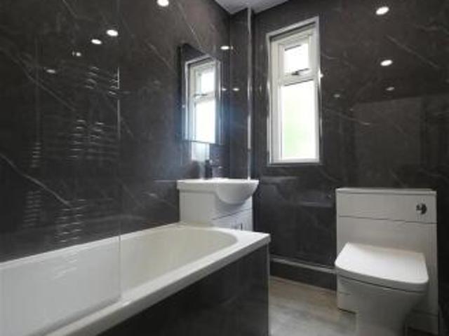 Flat for rent in Barmulloch, Scotland