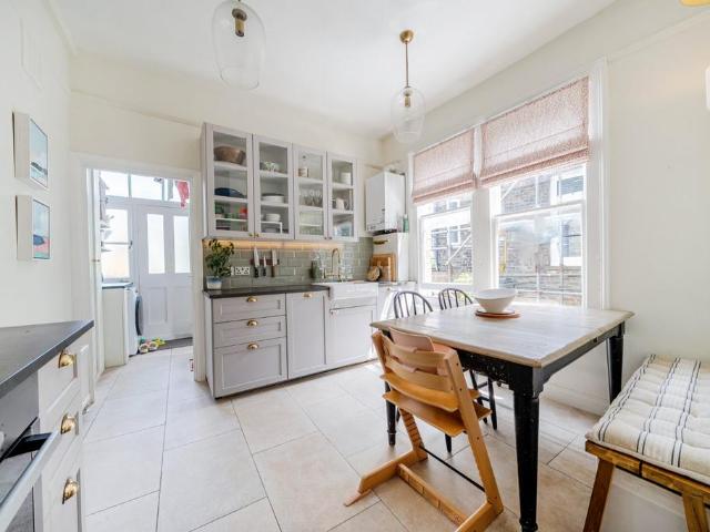Flat for sale in Streatham Hill, Greater London