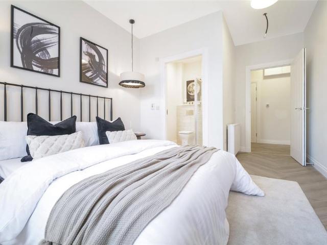 Flat for sale in Castlehead, Glenburn