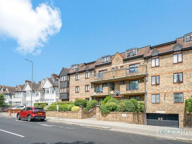 Flat for sale in Hendon Central, Greater London