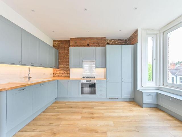 Flat for sale in Harlesden, Greater London