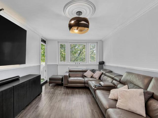 Flat for sale in Finsbury, Greater London