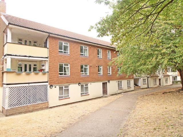 Flat for sale in Hayes, Greater London