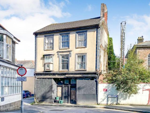Flat for sale in Redruth, Cornwall