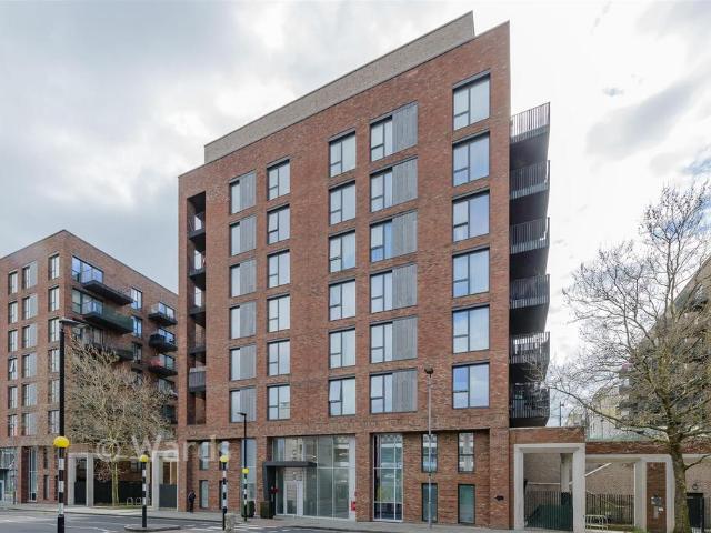 Flat for sale in Barnehurst, Greater London