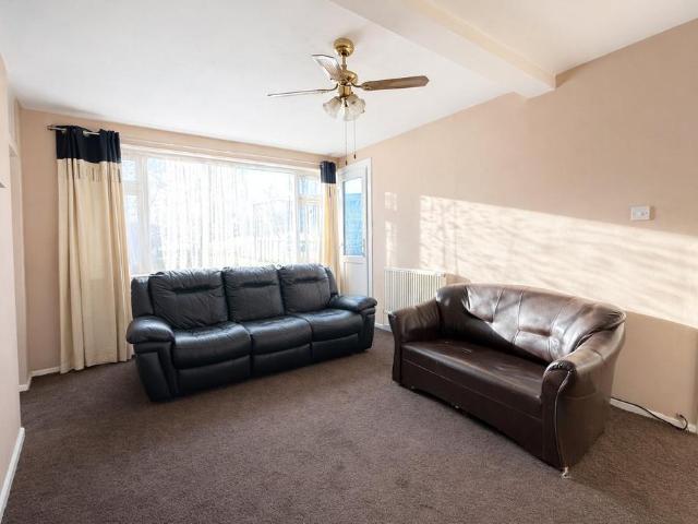 Flat for sale in London Borough of Lewisham, Deptford