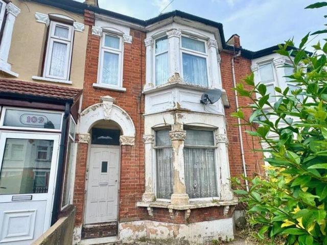 Flat for sale in London Borough of Newham, Greater London