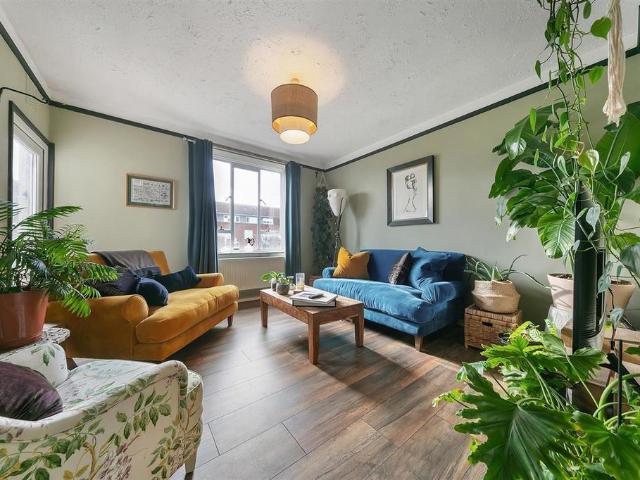 Flat for sale in Wandsworth, Greater London