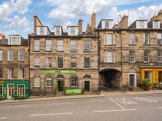 Flat for sale in Gayfield, Broughton