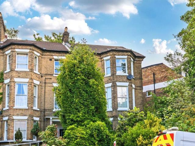 Flat for sale in Crystal Palace, Greater London