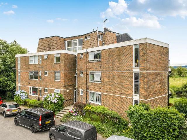 Flat for sale in Horsham, West Sussex