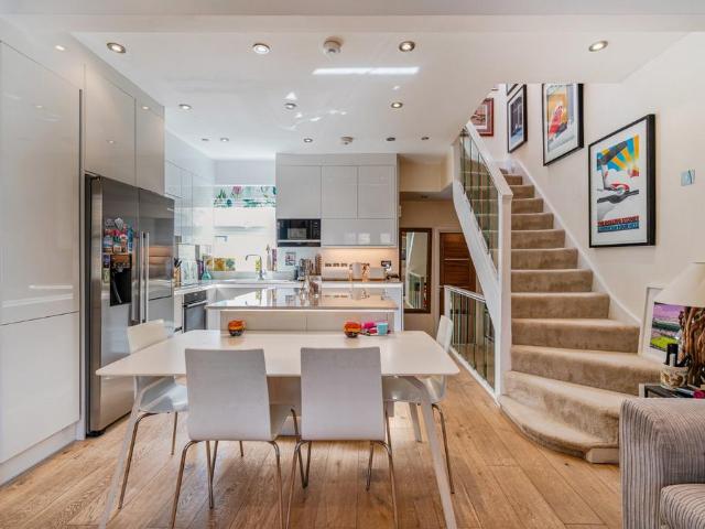 Flat for sale in Walham Green, Greater London