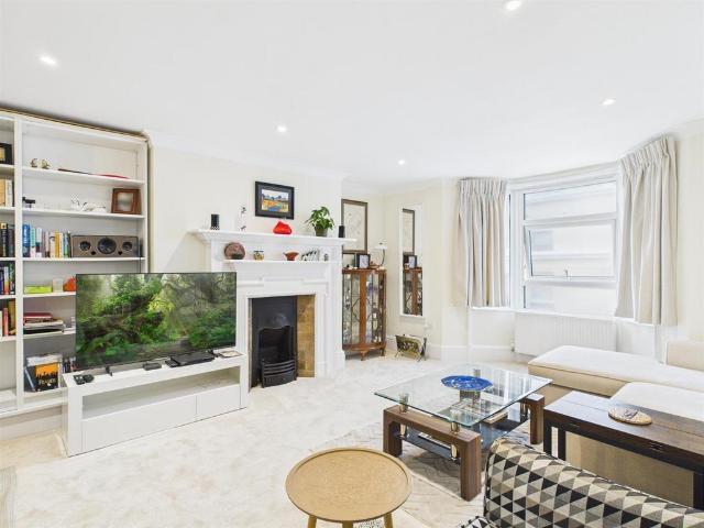 Flat for sale in Queen's Park, Brighton & Hove