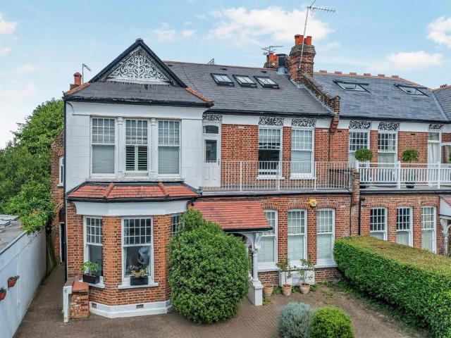 Flat for sale in Muswell Hill, Greater London