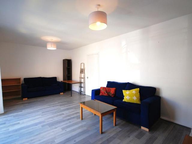 Flat for sale in Camberwell, Greater London