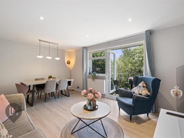Flat for sale in Southfields, Greater London