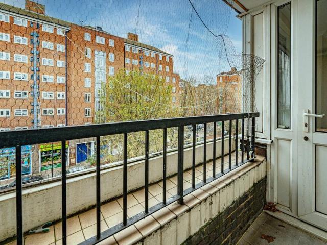 Flat for sale in Saint Pancras, Greater London