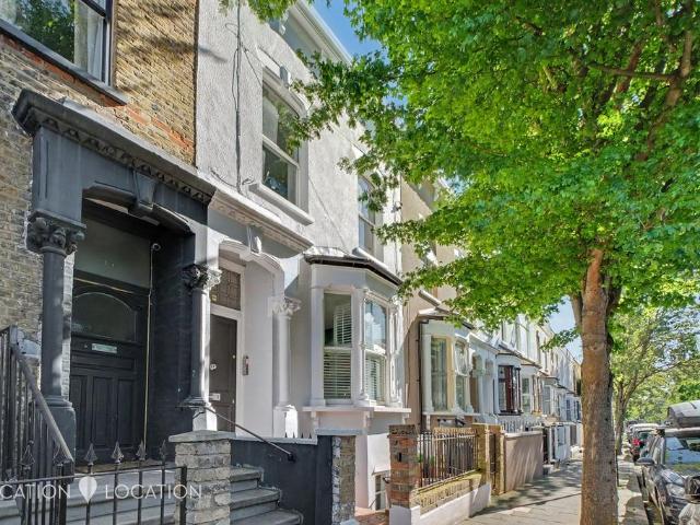 Flat for sale in West Hackney, Upper Clapton