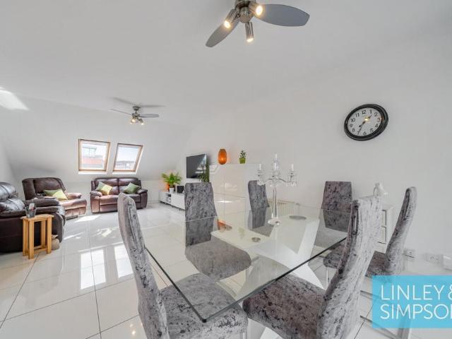 Flat for sale in Richmond Hill, West Yorkshire