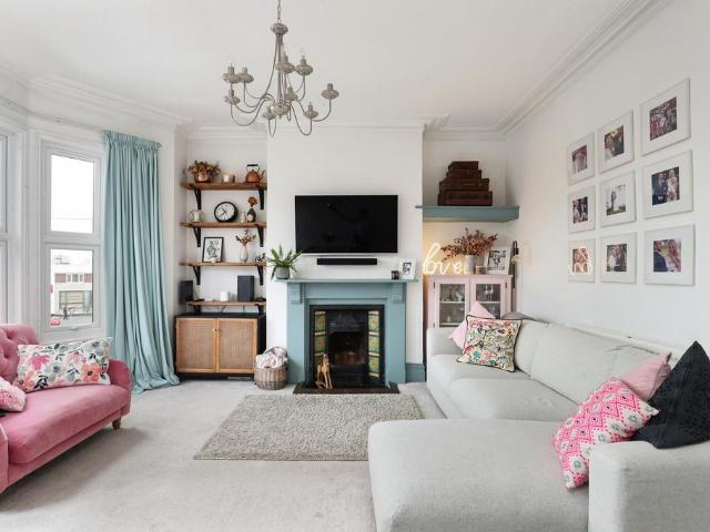 Flat for sale in Feckenham, City Of Bristol