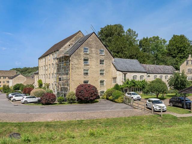 Flat for sale in Balls Green, Stroud
