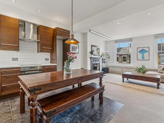 Flat for sale in Herne Hill, Greater London