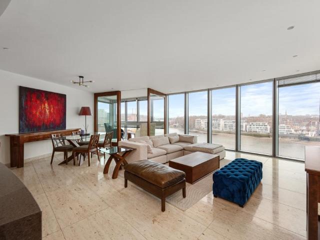 Flat for sale in Vauxhall, Greater London
