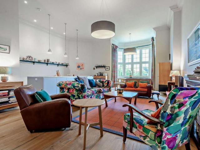 Flat for sale in Murrayfield, Scotland