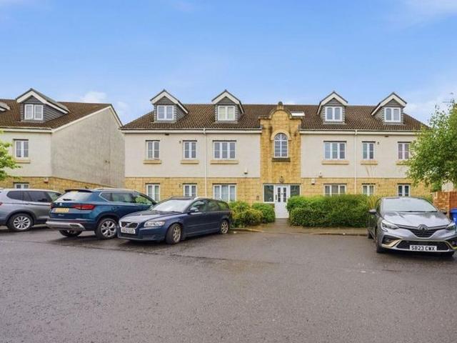Flat for sale in Johnstone Castle, Elderslie