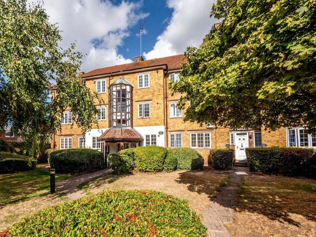 Flat for sale in London Borough of Wandsworth, Greater London